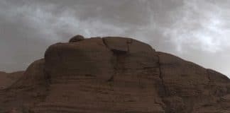 Nuvens brilhantes e misteriosas vistas acima de Marte são lindas e incomuns