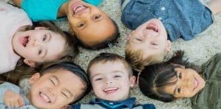 Às vezes, até crianças de 3 anos só querem se encaixar no grupo