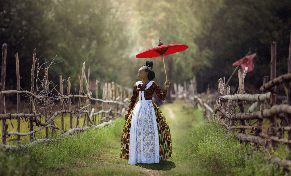 Por que uma fotógrafa zimbabuense pediu a suas modelos que posassem em trajes vitorianos