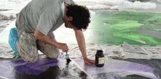 Artista italiano vende escultura que só existe na sua imaginação por mais de R$ 93 mil