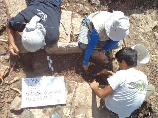 pensarcontemporaneo.com - Arqueólogos identificam o conteúdo de antigos recipientes de drogas maias