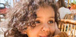 Menina de 2 anos se torna a mais jovem integrante de academia de ‘superdotados’