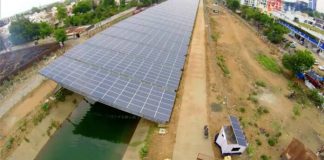 Índia – instalação de painéis solares sobre canais protege suprimento de água da evaporação