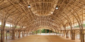Este incrível salão de esportes “Flor de Lótus” é totalmente feito de bambu