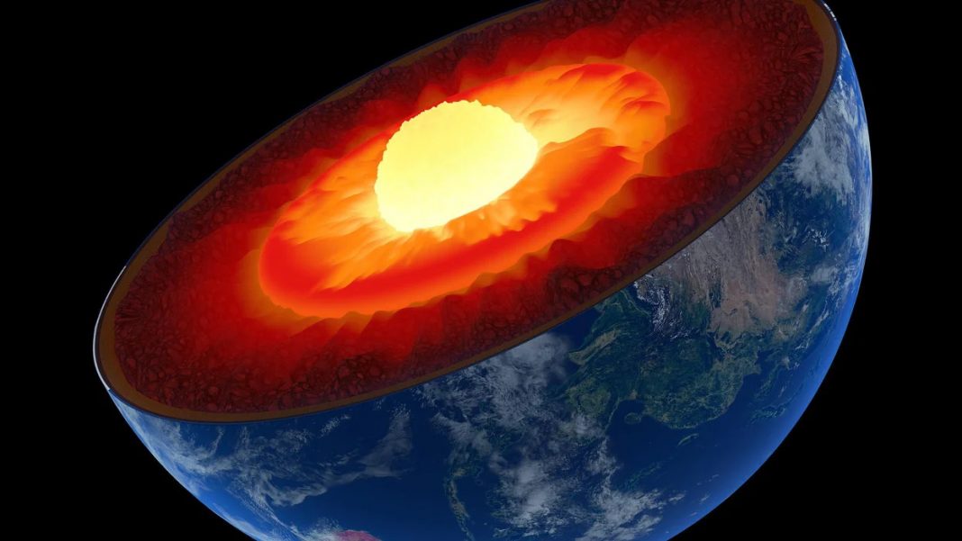 O núcleo interno da Terra está crescendo mais de um lado do que do outro – eis porque o planeta não está tombando