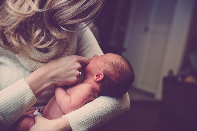 Ninguém nasce sendo mãe – a maternidade dói