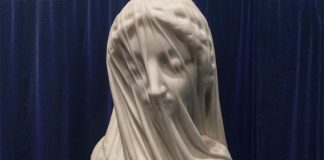 Incrível: você acredita que até o véu desta escultura é de mármore?