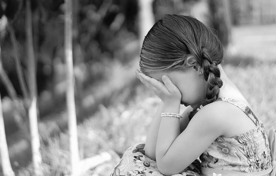 Um começo complicado: a ligação entre maus-tratos na infância, psicopatologia e relacionamentos na idade adulta