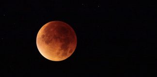 Eclipse lunar mais longo do século será visível no Brasil essa semana