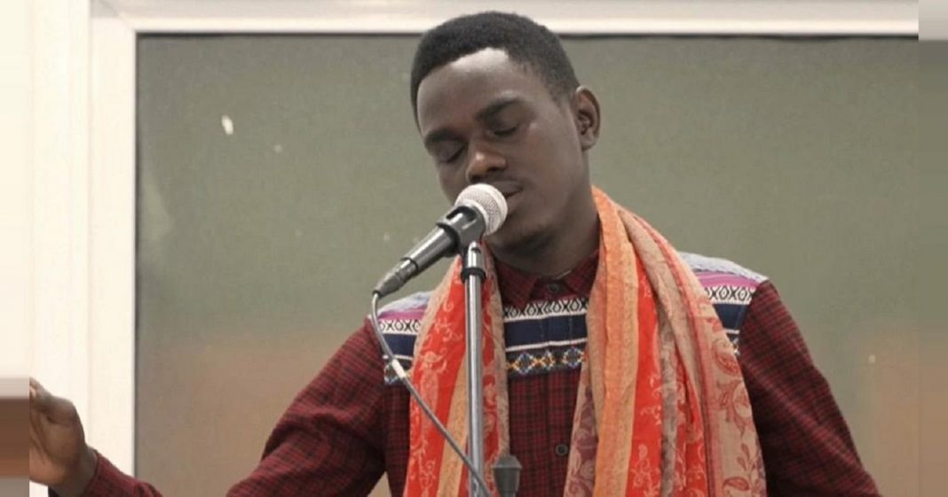 Senegal: jovens artistas encontram ‘liberdade’ na poesia slam