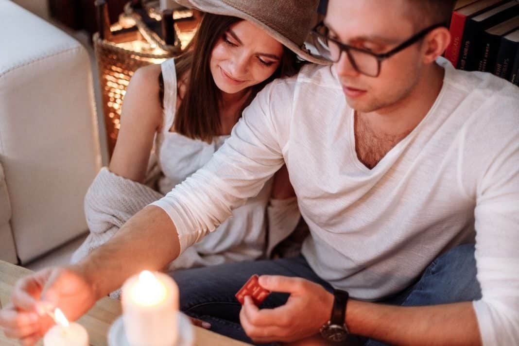 Notícias do líder no namoro online: Tinder Explore e bate-papos por vídeo