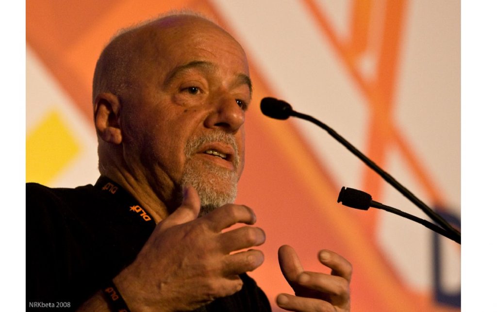 pensarcontemporaneo.com - A vida fantástica de Paulo Coelho: entre a loucura e a espiritualidade