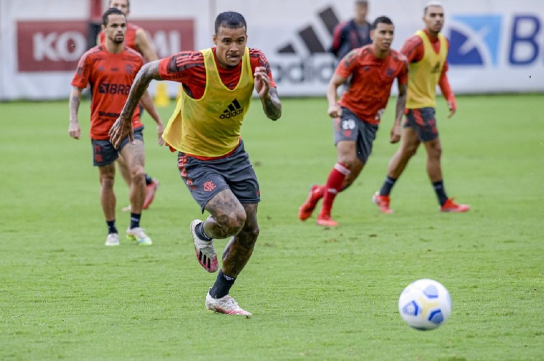 Chelsea pede retorno antecipado e Kenedy não defende mais o Flamengo