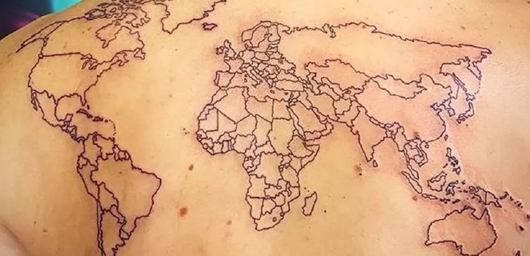 Influenciador que morreu nos EUA eternizou o mundo em seu corpo: uma linda tatuagem