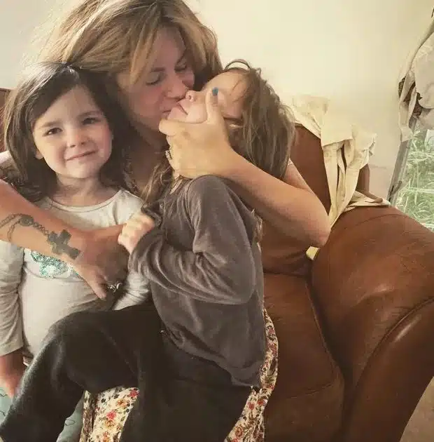 pensarcontemporaneo.com - Mãe australiana divide opiniões na internet ao revelar que seus filhos só tomam banho 3x na semana