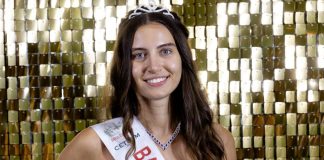 Finalista do Miss Inglaterra compete sem maquiagem e conquista jurados; confira fotos!