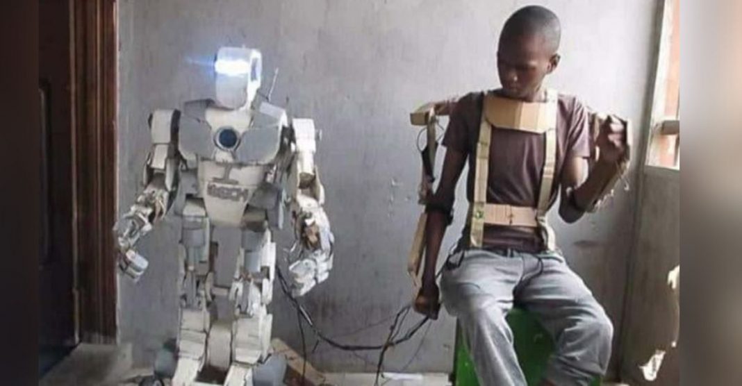 Adolescente da Nigéria constrói robô com sensor de movimento usando sucata e papelão
