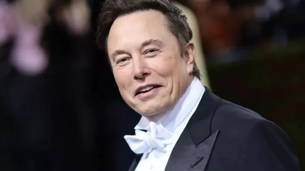 pensarcontemporaneo.com - 'O pássaro foi libertado', diz Elon Musk após comprar Twitter e demitir seus diretores