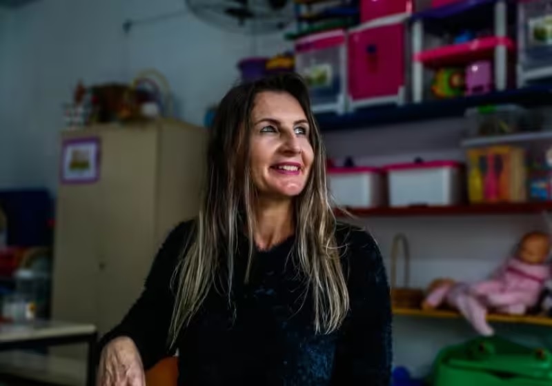 pensarcontemporaneo.com - Ex-faxineira se forma em Pedagogia e volta como professora na escola onde trabalhou na limpeza