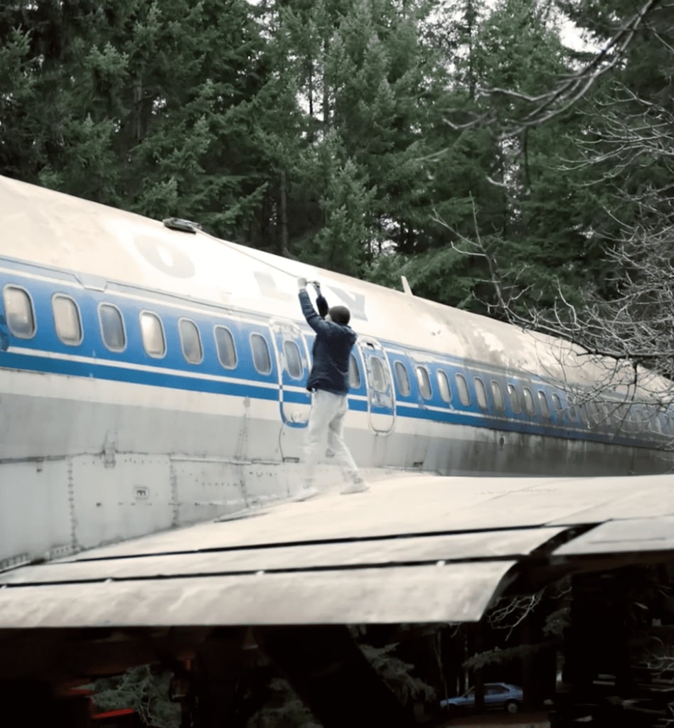 pensarcontemporaneo.com - Engenheiro eletricista transforma avião abandonado em sua casa no meio da floresta