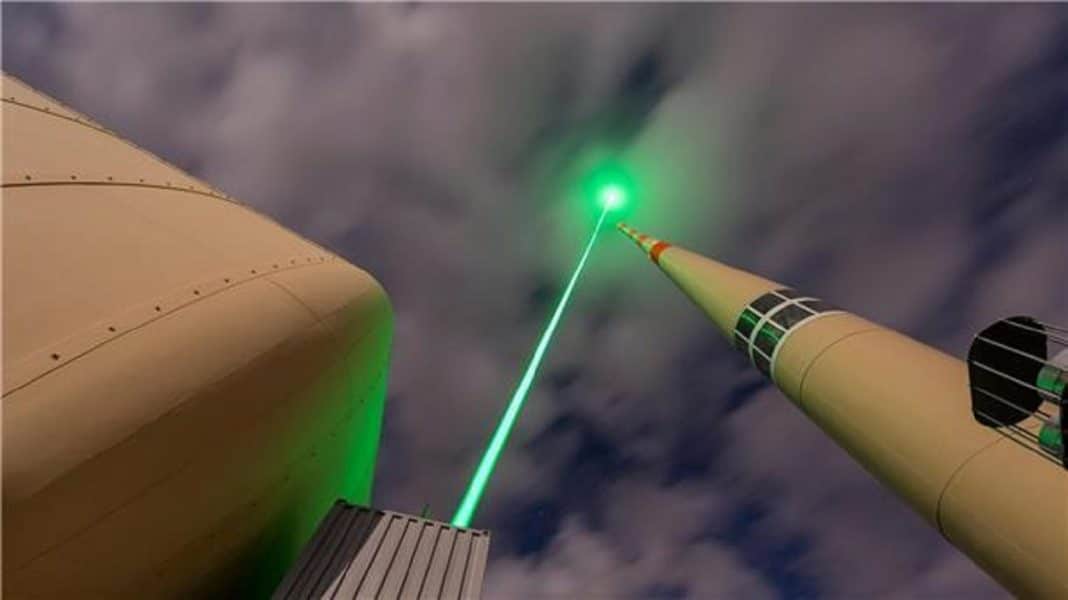 Cientistas usam feixe de laser para desviar raios
