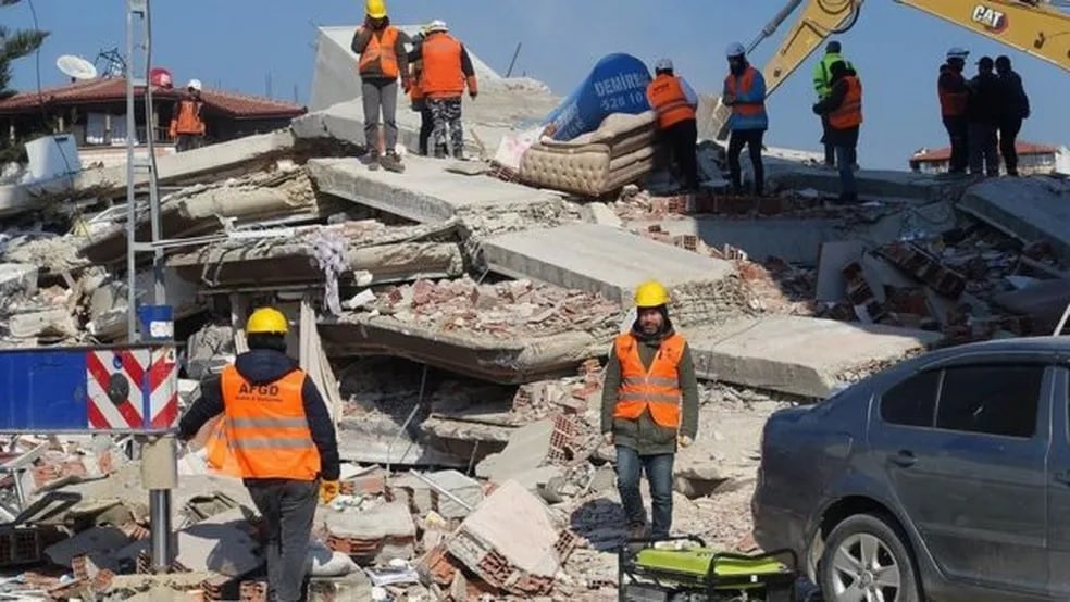 pensarcontemporaneo.com - "Como sobrevivi soterrada com meu bebê de 10 dias após terremoto na Turquia"