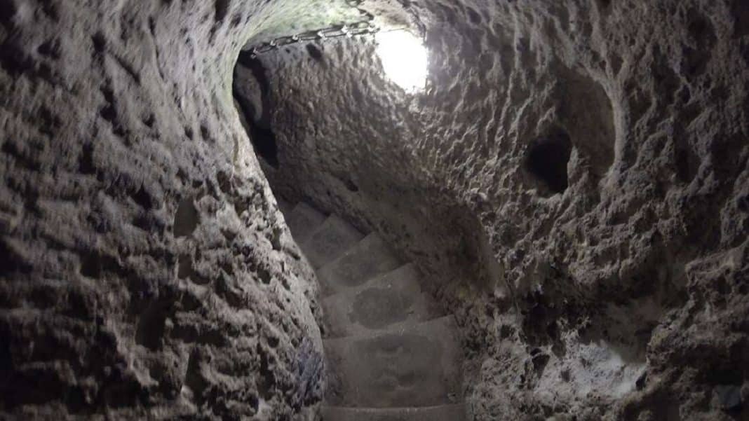 Homem derruba a parede do porão e descobre antiga cidade subterrânea que já abrigou 20 mil pessoas