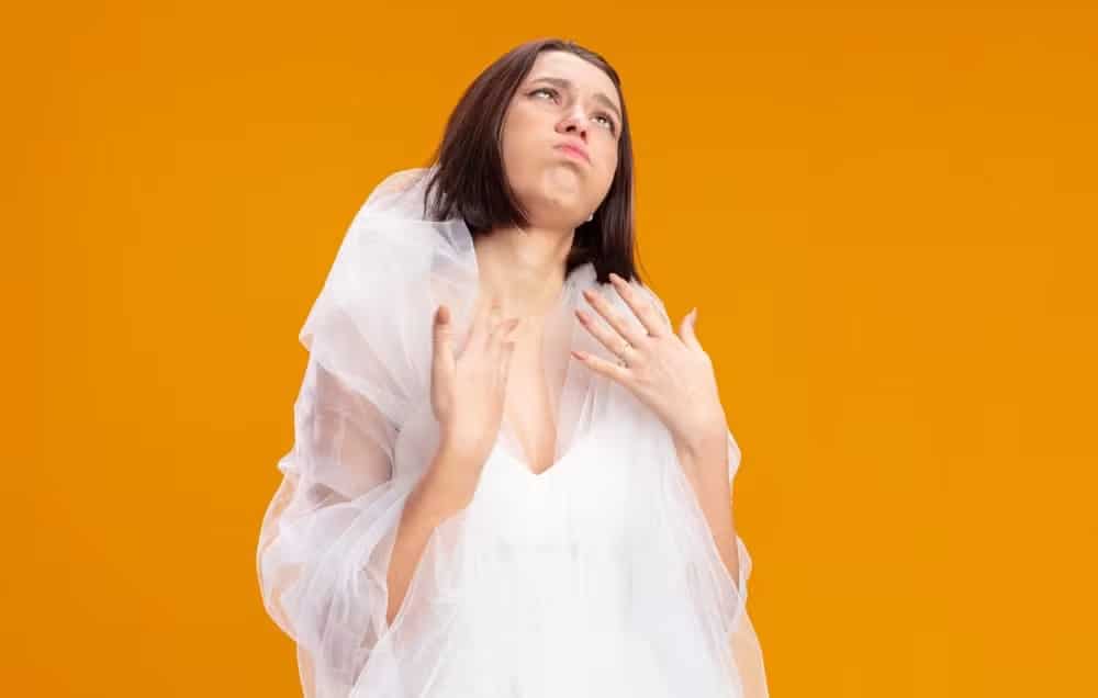 pensarcontemporaneo.com - Noiva fica chocada ao flagrar noivo sendo amamentado pela mãe momentos antes do casamento