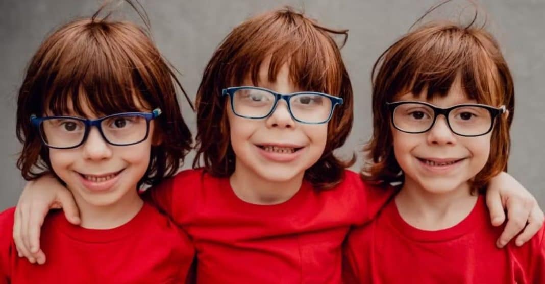 Trigêmeos gaúchos 100% idênticos – e muito raros – fazem sucesso na web; veja fotos