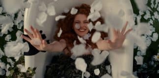 Essa série hilária da Netflix mal estreou, mas já foi assistida por mais de 1 milhão de assinantes