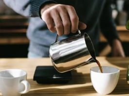 Até que horas você pode tomar café sem afetar seu sono? Novo estudo responde de uma vez por todas