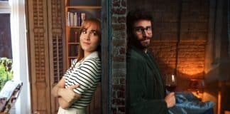 Comédia romântica escondida na Netflix devolve a fé no amor em menos de duas horas