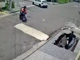 Calçada se abre de repente e “engole” pedestre em Manaus — vídeo capta momento exato