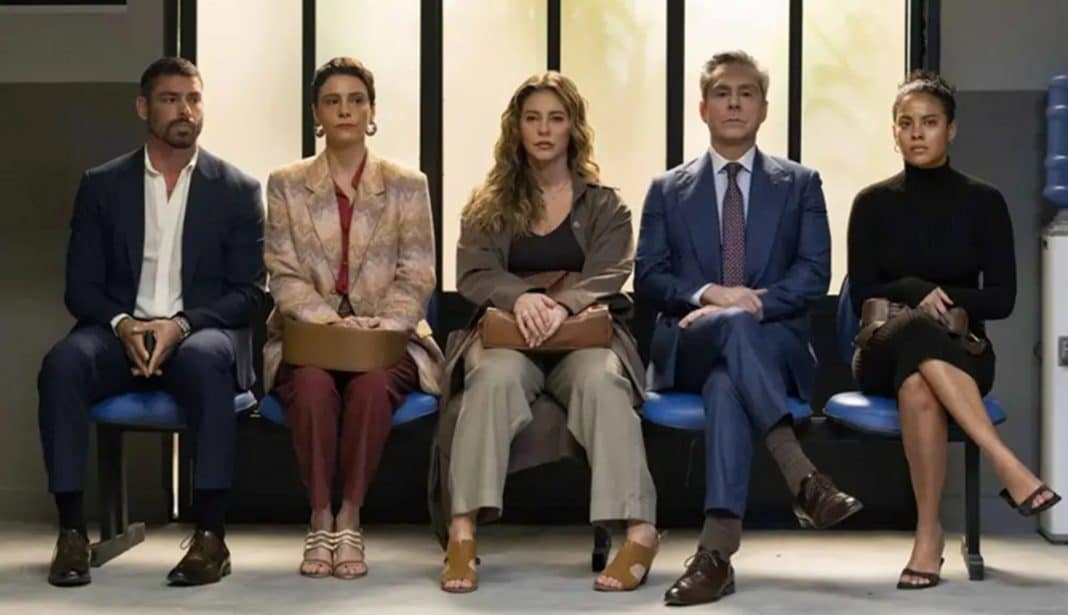 OAB se manifesta após cena com suspeitos em delegacia de ‘Vale Tudo’ “Na vida real, isso não valeria”: OAB critica cena de ‘Vale Tudo’ em delegacia