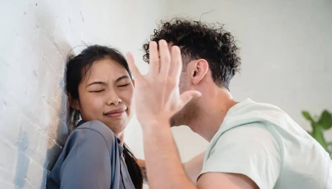 Nem todo “gente boa” é o que parece: 5 sinais de personalidade tóxica que passam despercebidos