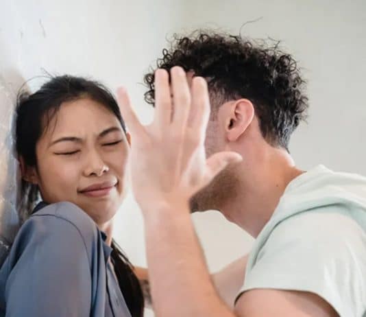 Nem todo “gente boa” é o que parece: 5 sinais de personalidade tóxica que passam despercebidos