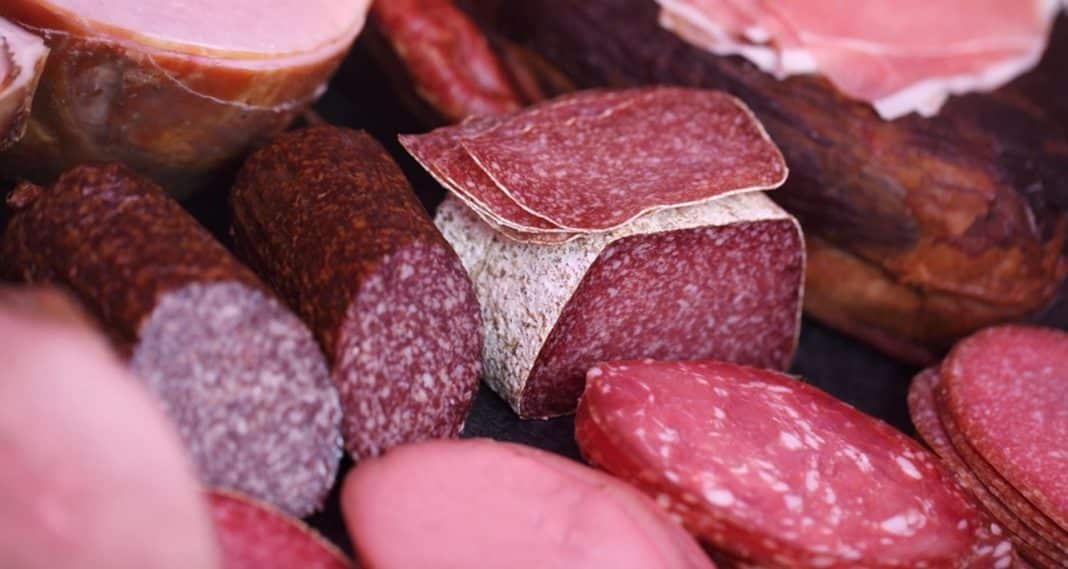 O que a ciência descobriu sobre presunto e salame vai te fazer repensar o café da manhã