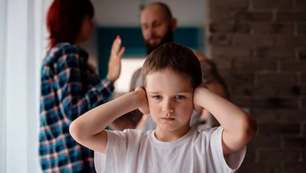 Estes comportamentos mostram que seus pais foram emocionalmente abusivos — e você talvez nunca notou
