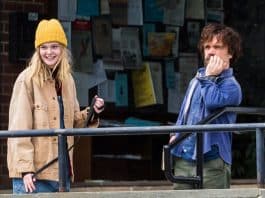 No fim do mundo, ele acreditava estar melhor sozinho — até que uma estranha surge com respostas que ele não estava pronto para ouvir