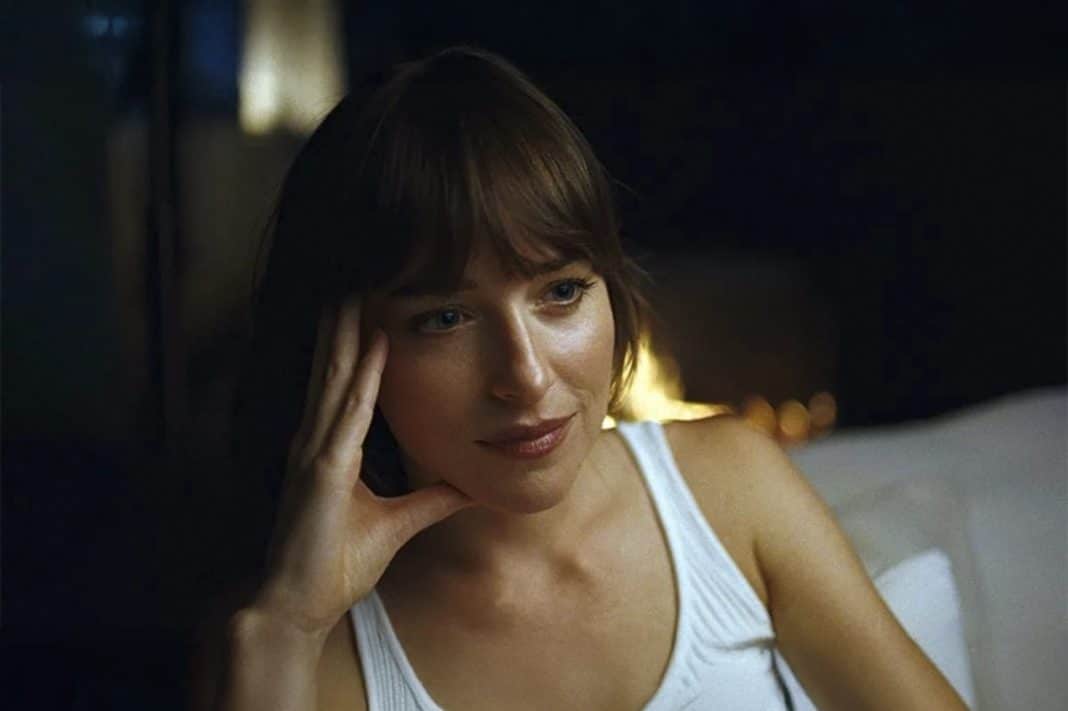 Comédia romântica com Dakota Johnson O novo filme com Dakota Johnson prova que acordos amorosos são mais complicados do que parecem