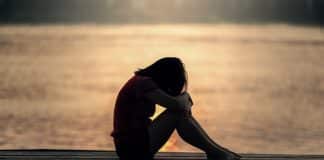 Você tinha família, mas se sentia sozinha? 9 sinais de abandono emocional que passam despercebidos 9 sinais de que você sofreu abandono emocional