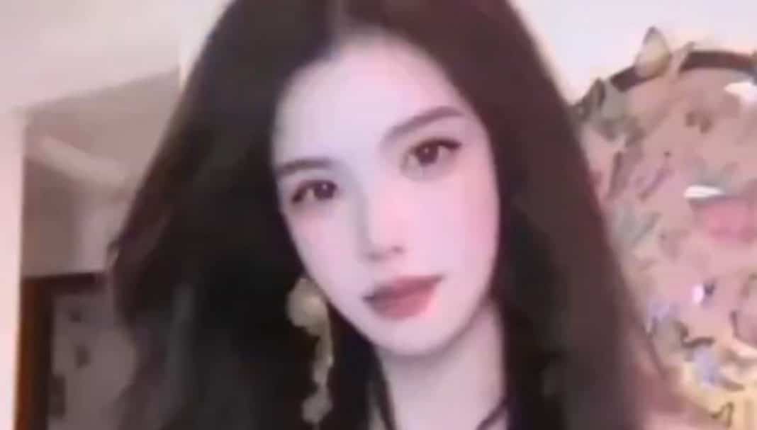 Streamer chinesa perde 150 mil seguidores após filtro de beleza falhar em transmissão ao vivo e mostrar seu rosto real