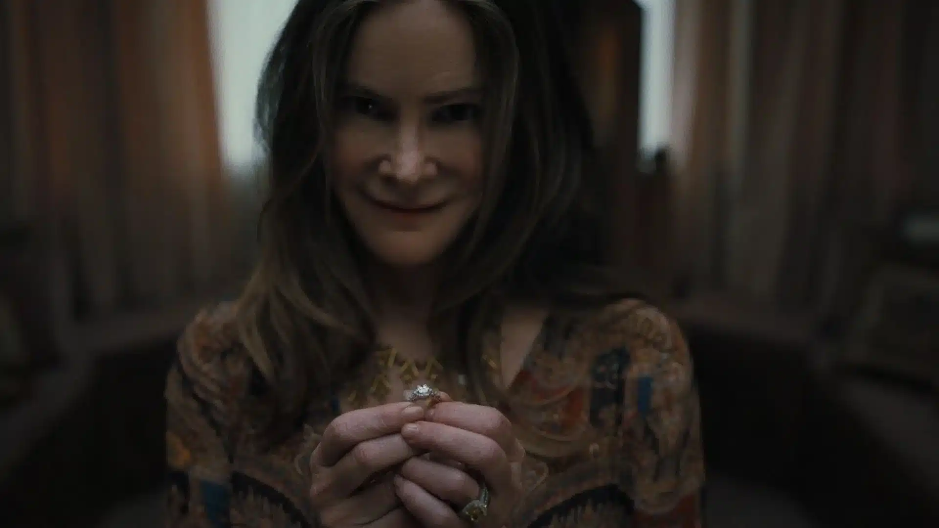 pensarcontemporaneo.com - Algo Horr&iacute;vel Vai Acontecer: s&eacute;rie nova da Netflix arrepia j&aacute; na 1&ordf; cena e faz voc&ecirc; desconfiar de tudo