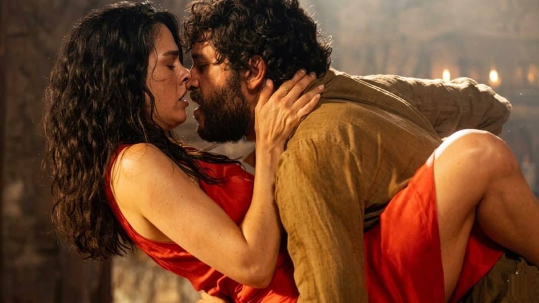 Mulher casada descobre manuscrito antigo e acaba em romance perigoso neste filme turco que vem chamando atenção na Netflix
