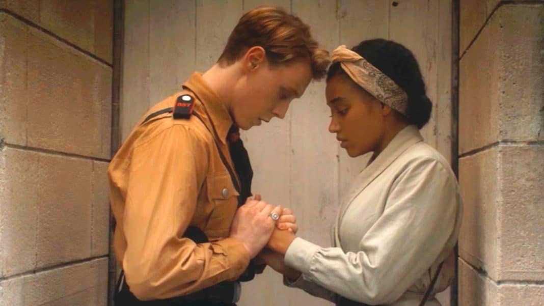 Neste filmaço de romance e drama, filho de um general de Hitler se apaixona por uma mulher negra em pleno Terceiro Reich