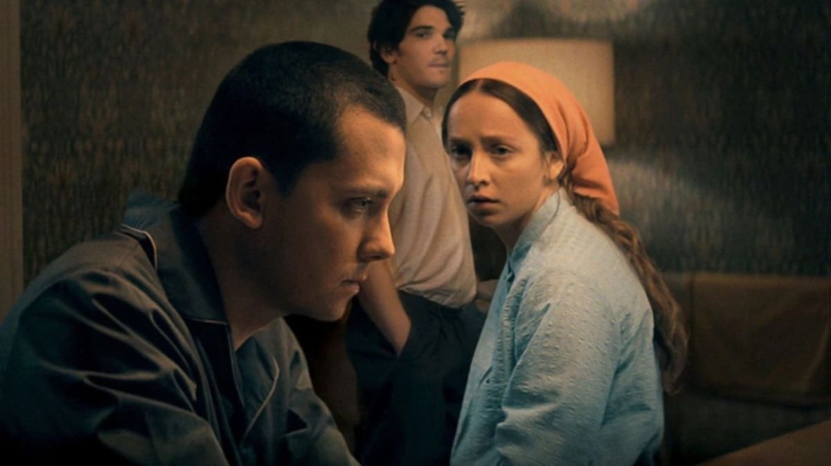 pensarcontemporaneo.com - Casada com fan&aacute;tico religioso, ela arrisca tudo por um desejo em nova s&eacute;rie bomb&aacute;stica da Netflix