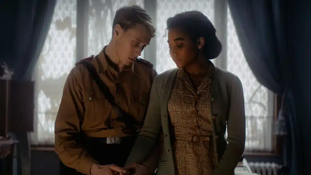 Neste filmaço de romance e drama, filho de um general de Hitler se apaixona por uma mulher negra em pleno Terceiro Reich pensarcontemporaneo.com - Neste filmaço de romance e drama, filho de um general de Hitler se apaixona por uma mulher negra em pleno Terceiro Reich