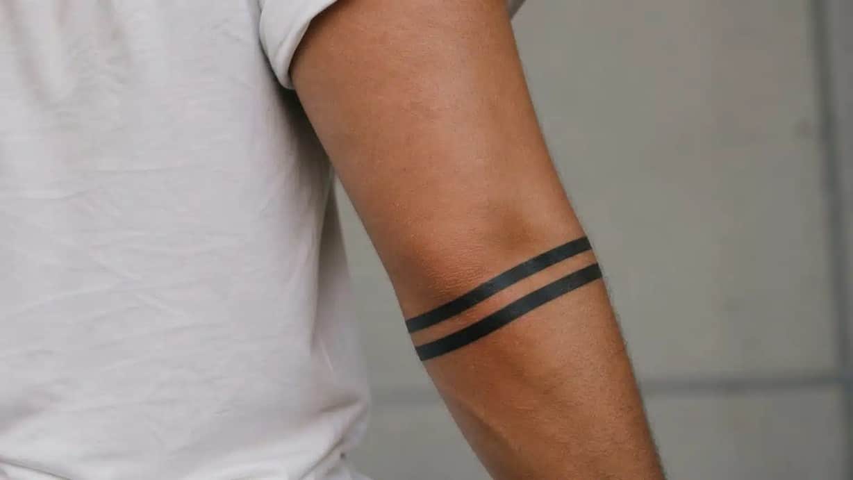 pensarcontemporaneo.com - O segredo bizarro das tatuagens de faixa preta que est&aacute; deixando todo mundo sem gra&ccedil;a ao descobrir a verdade