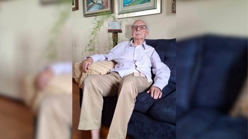 Aos 104 anos, escritor mais longevo do mundo celebra mais um aniversário lançando novo livro em SC pensarcontemporaneo.com - Aos 104 anos, escritor mais longevo do mundo celebra mais um aniversário lançando novo livro em SC