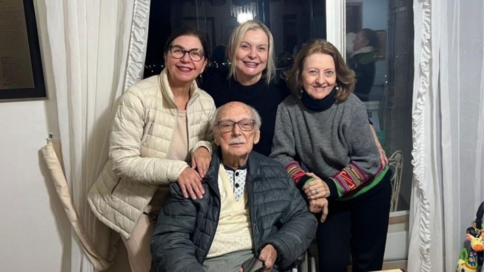 Aos 104 anos, escritor mais longevo do mundo celebra mais um aniversário lançando novo livro em SC pensarcontemporaneo.com - Aos 104 anos, escritor mais longevo do mundo celebra mais um aniversário lançando novo livro em SC